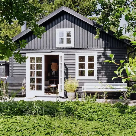 70s Nostalgia Garden On Sjaellands Odde Hébergement de vacances